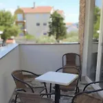 2 Bedroom Stunning In *
