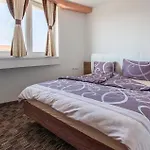 Apartment 2 Bedroom Stunning In *