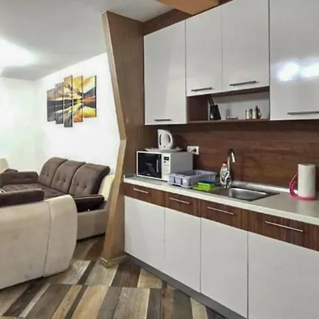 2 Bedroom Beautiful In Apartment *