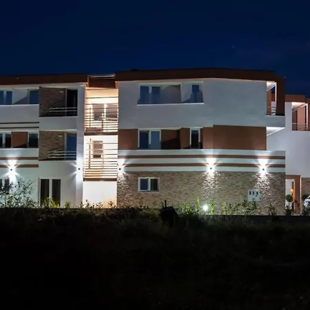 2 Bedroom Beautiful In Apartment