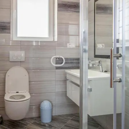 2 Bedroom Beautiful In Apartment