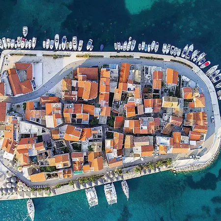 2 Bedroom Beautiful In Appartement Vodice