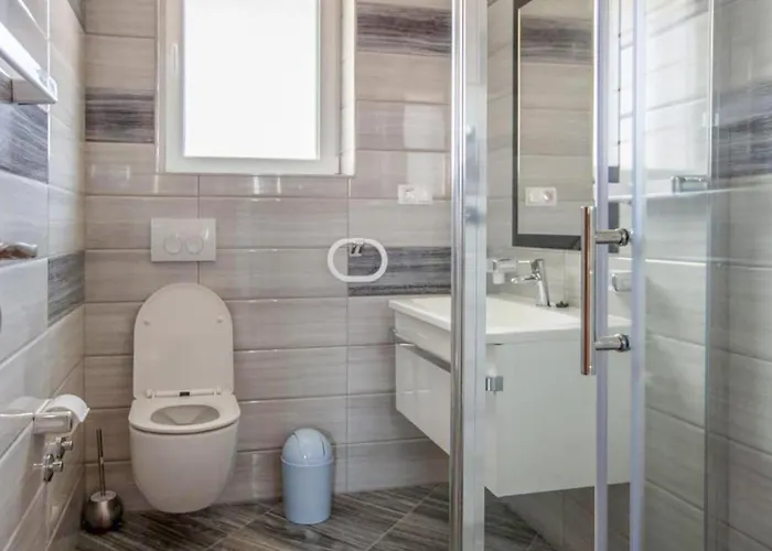 2 Bedroom Beautiful In Daire